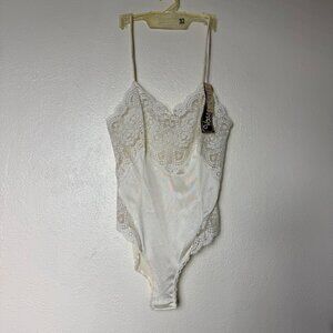 NWT 70's Vassarette White Lace Bodysuit Lingerie Adjustable Straps Elegant Sz 32